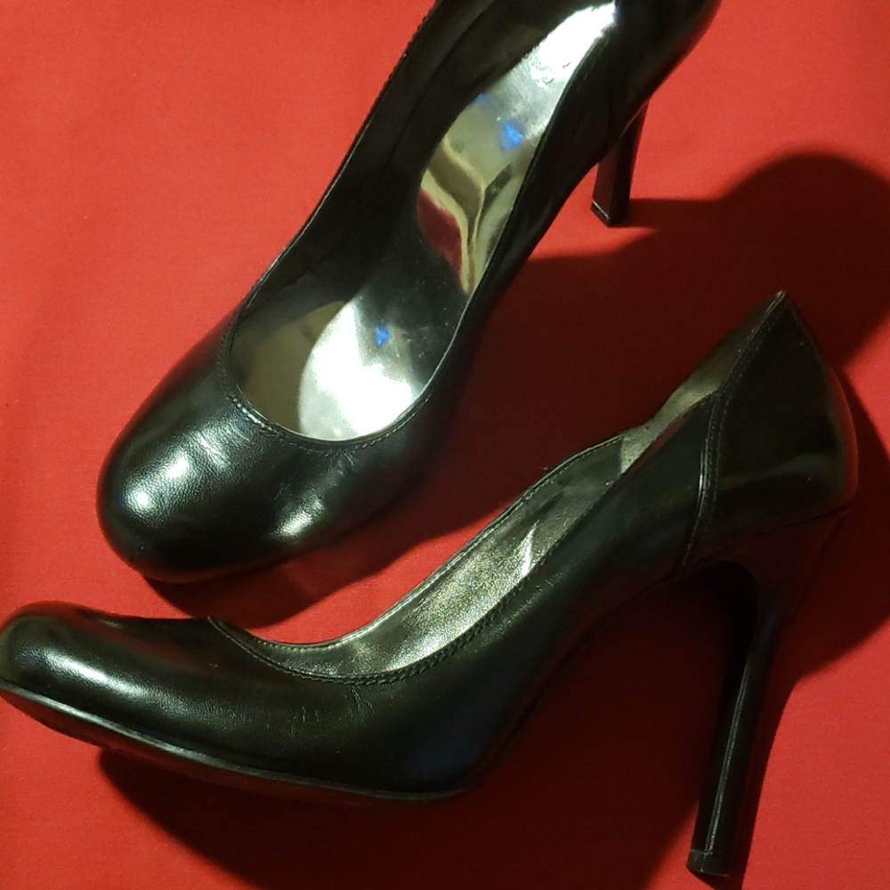 Shoes - Picture 3 of 4